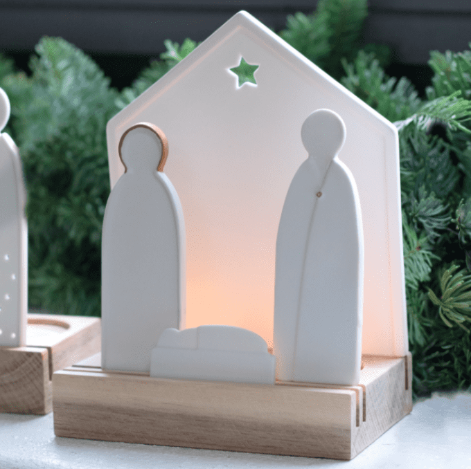 PETITE CRECHE DE NOEL AVEC FIGURINES