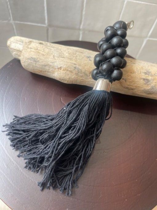 PORTE-CLÉS POMPOM PERLES BOIS BALI - NOIR